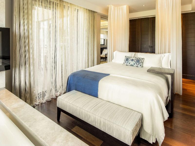 The Romanos, A Luxury Collection Resort image
