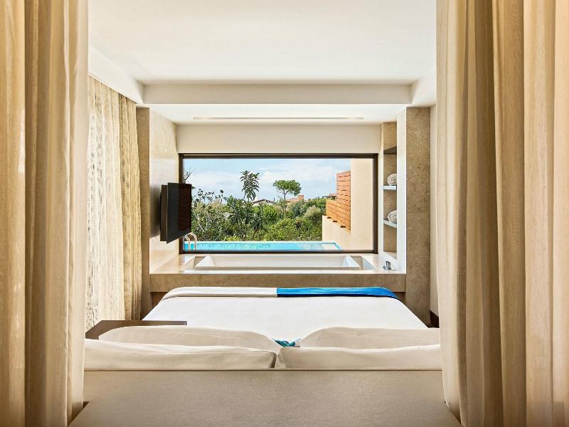 The Romanos, A Luxury Collection Resort image