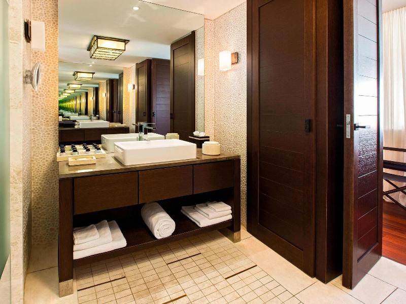 The Romanos, A Luxury Collection Resort image