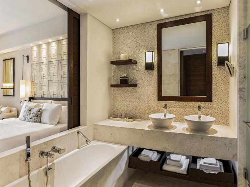 The Romanos, A Luxury Collection Resort image