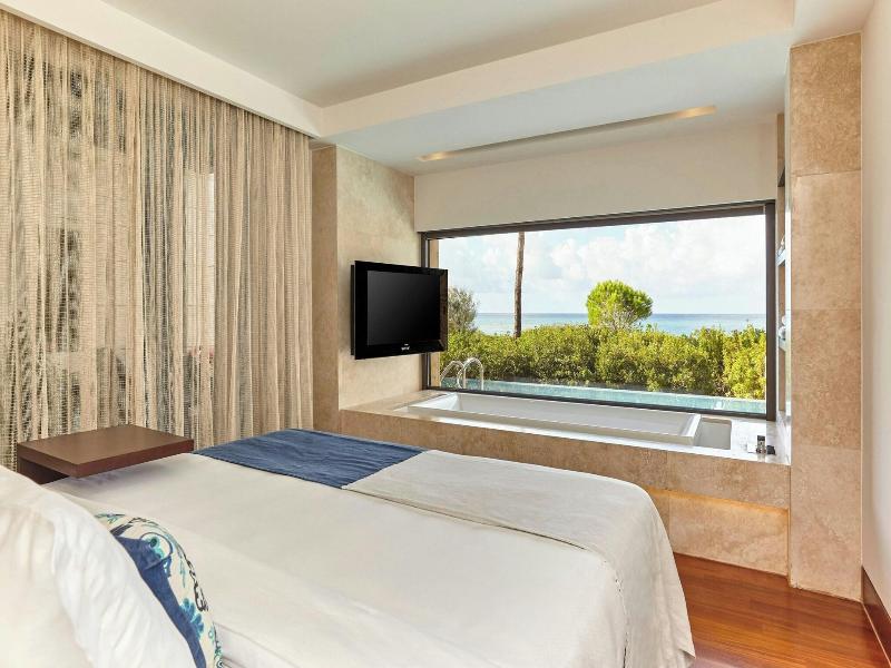 The Romanos, A Luxury Collection Resort image