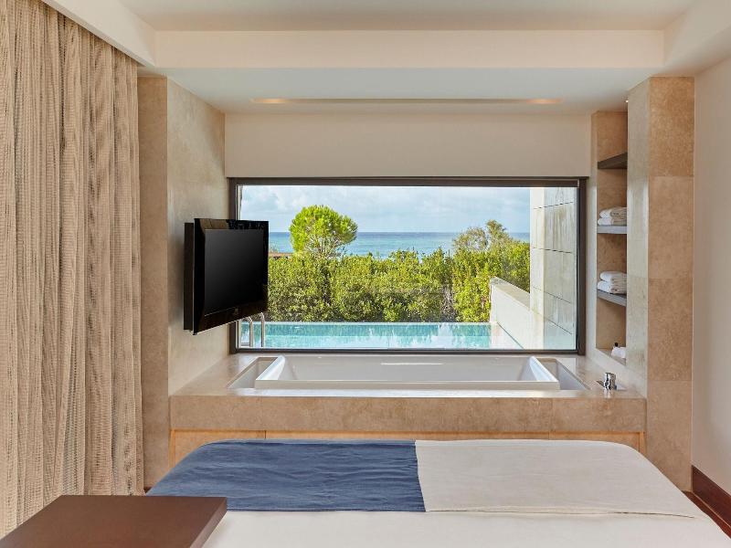 The Romanos, A Luxury Collection Resort image
