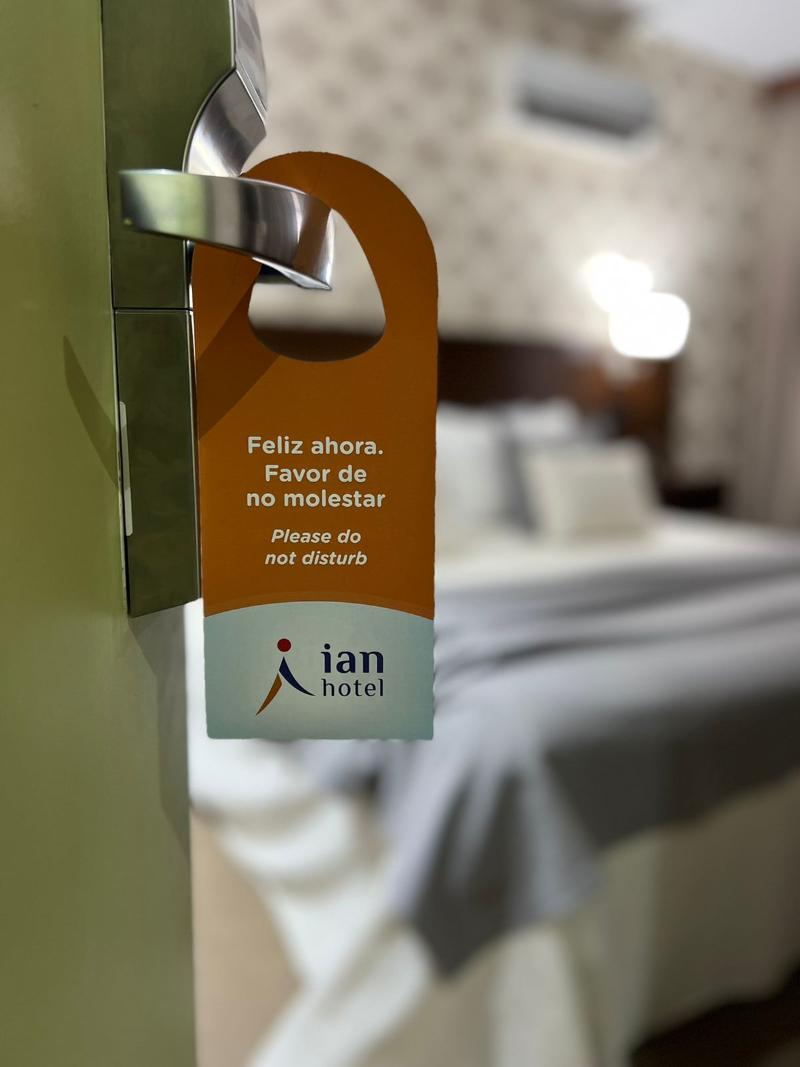 Ian Hotel image