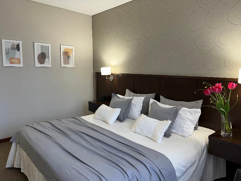 Ian Hotel image