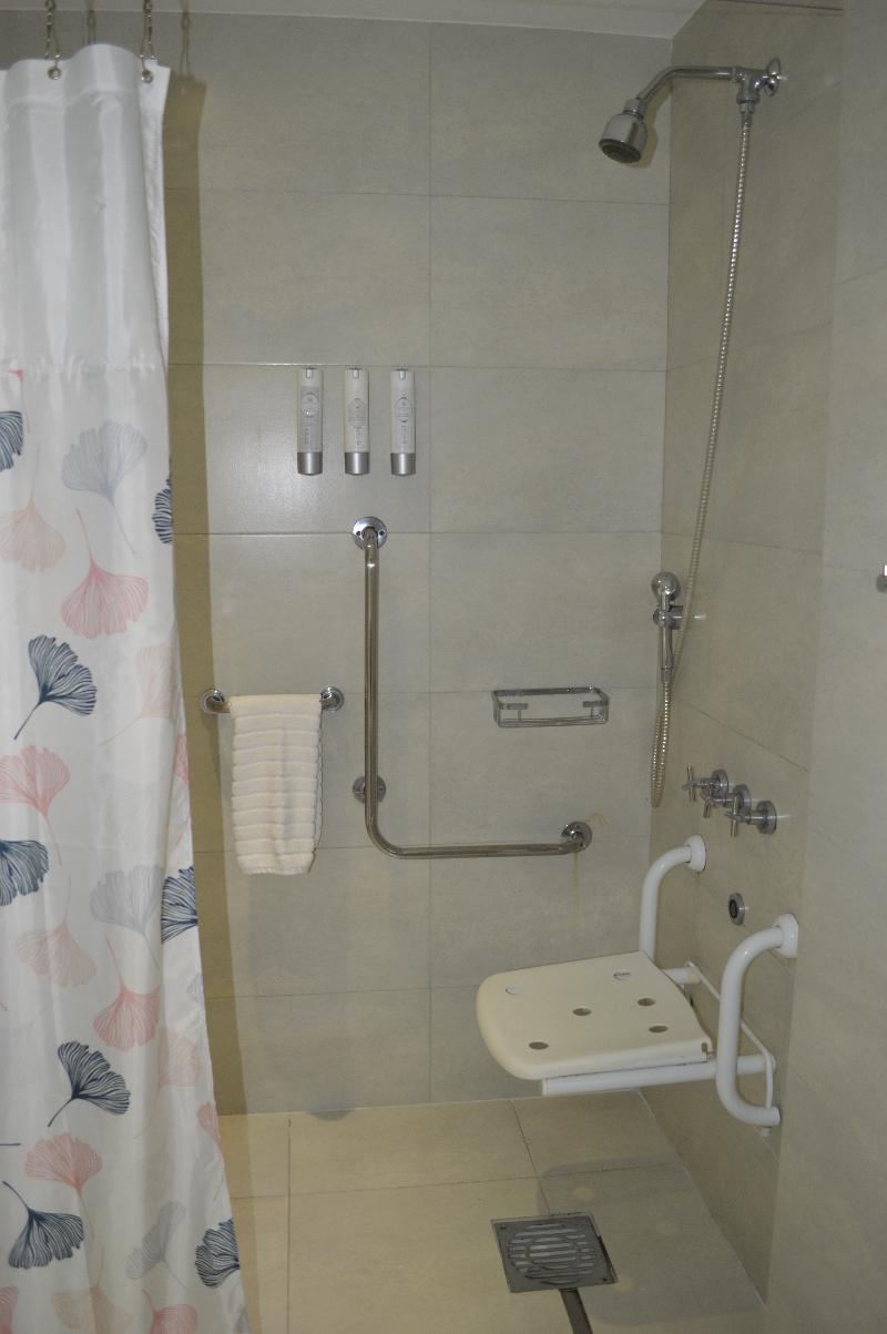 Ian Hotel image