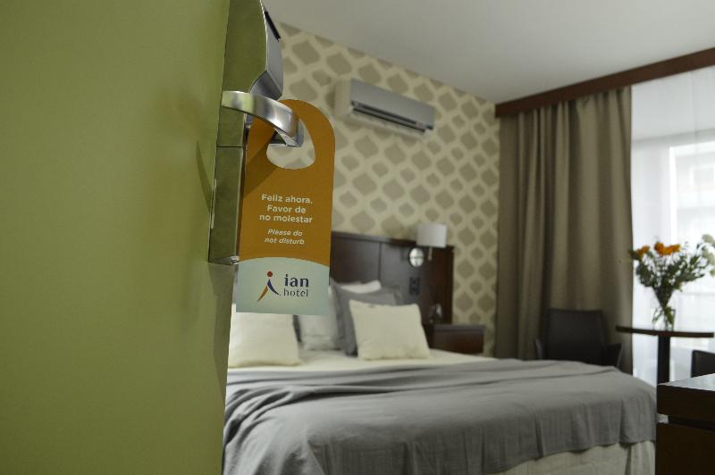Ian Hotel image
