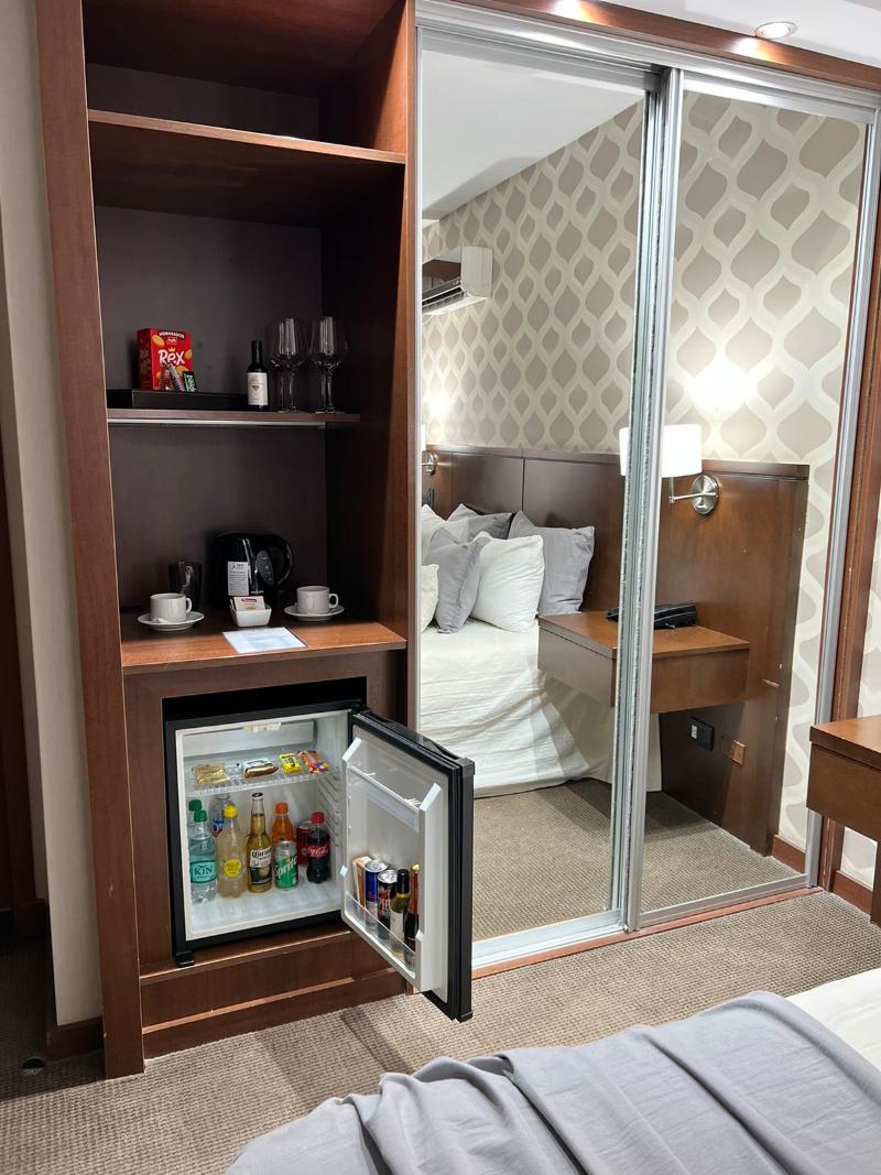 Ian Hotel image