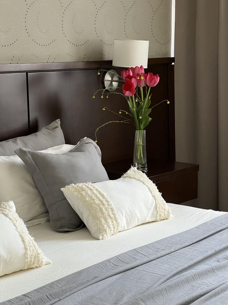 Ian Hotel image