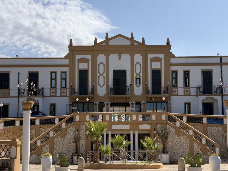 Delfino Beach Hotel CDS Hotels — exterior view
