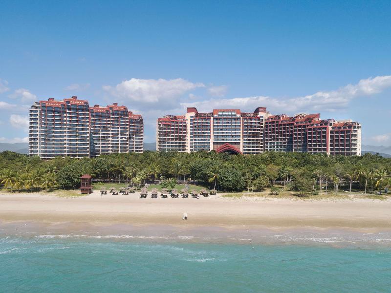 Pullman Oceanview Sanya Bay Resort & Spa image