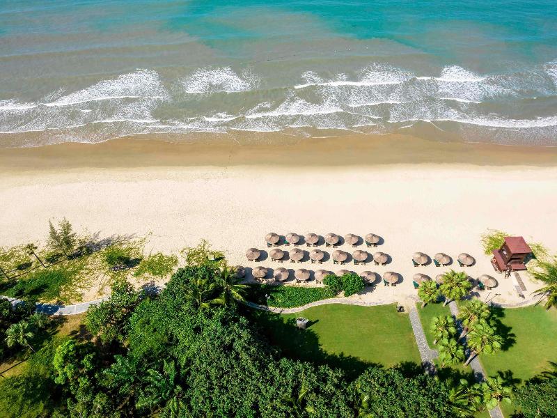 Pullman Oceanview Sanya Bay Resort & Spa image