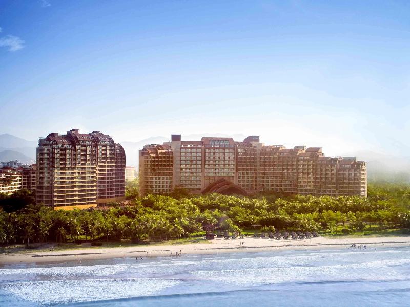Pullman Oceanview Sanya Bay Resort & Spa image