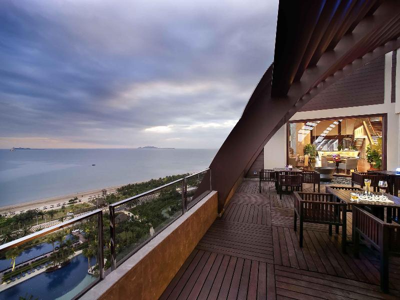 Pullman Oceanview Sanya Bay Resort & Spa image