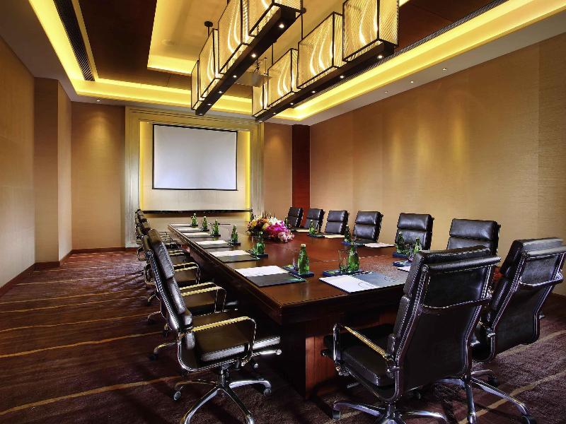 Pullman Oceanview Sanya Bay Resort & Spa image