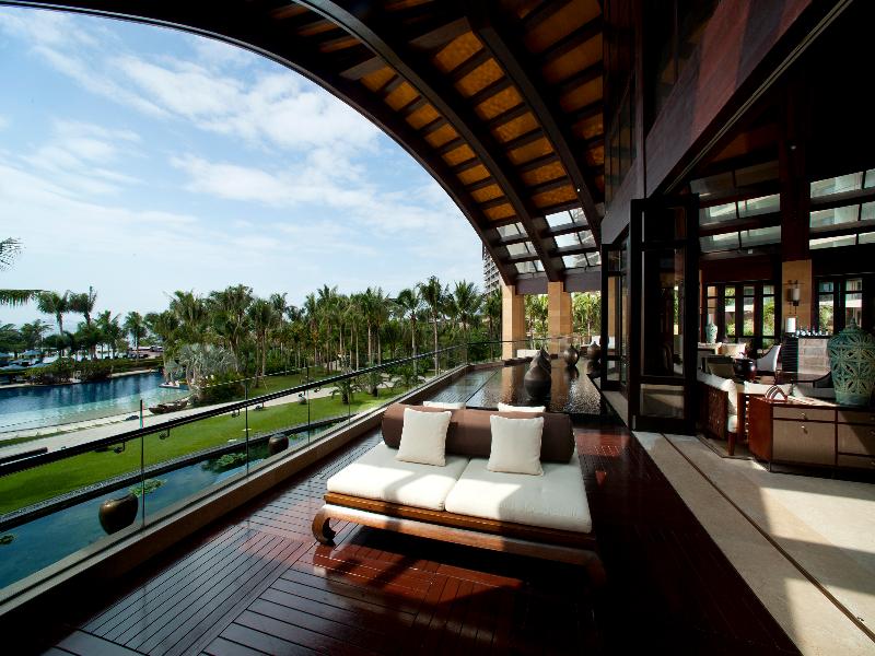 Pullman Oceanview Sanya Bay Resort & Spa image