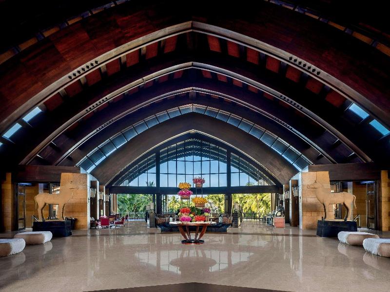 Pullman Oceanview Sanya Bay Resort & Spa image