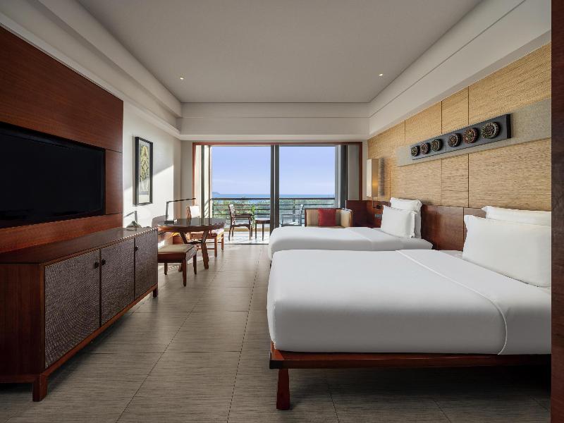 Pullman Oceanview Sanya Bay Resort & Spa image