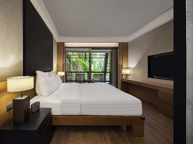 Pullman Oceanview Sanya Bay Resort & Spa image