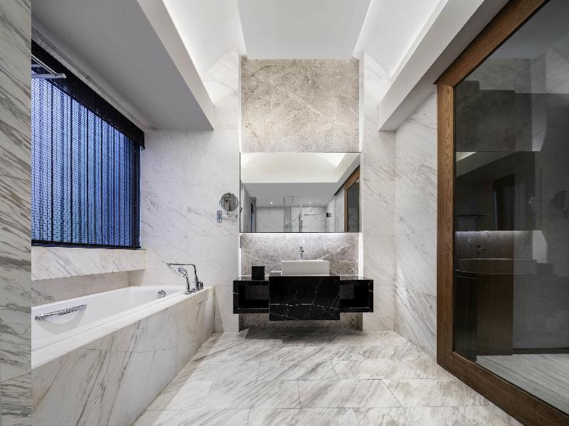 Pullman Oceanview Sanya Bay Resort & Spa image