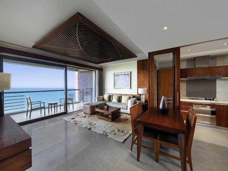 Pullman Oceanview Sanya Bay Resort & Spa image