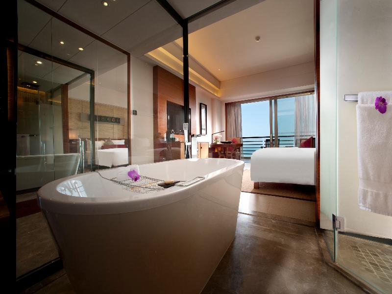Pullman Oceanview Sanya Bay Resort & Spa image