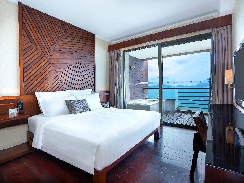Pullman Oceanview Sanya Bay Resort & Spa image