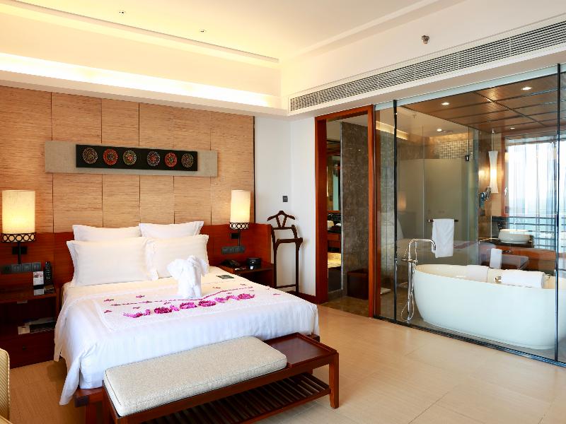 Pullman Oceanview Sanya Bay Resort & Spa image