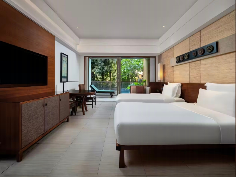 Pullman Oceanview Sanya Bay Resort & Spa image