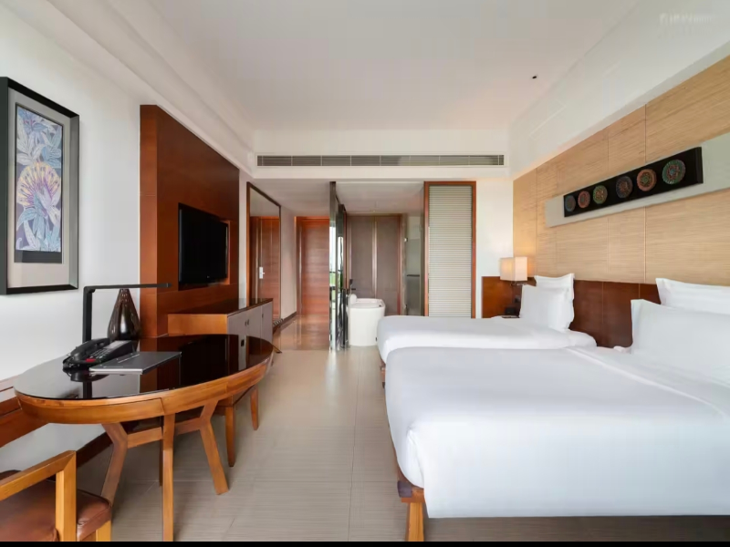 Pullman Oceanview Sanya Bay Resort & Spa image