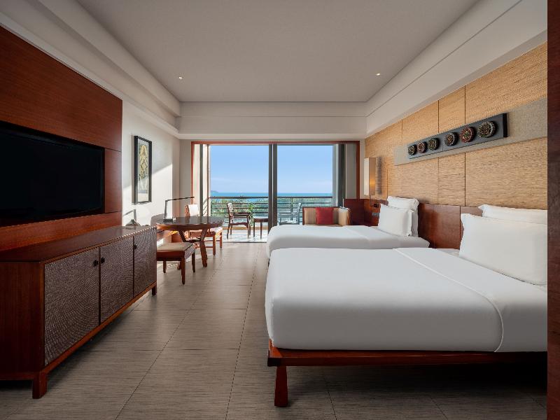 Pullman Oceanview Sanya Bay Resort & Spa image