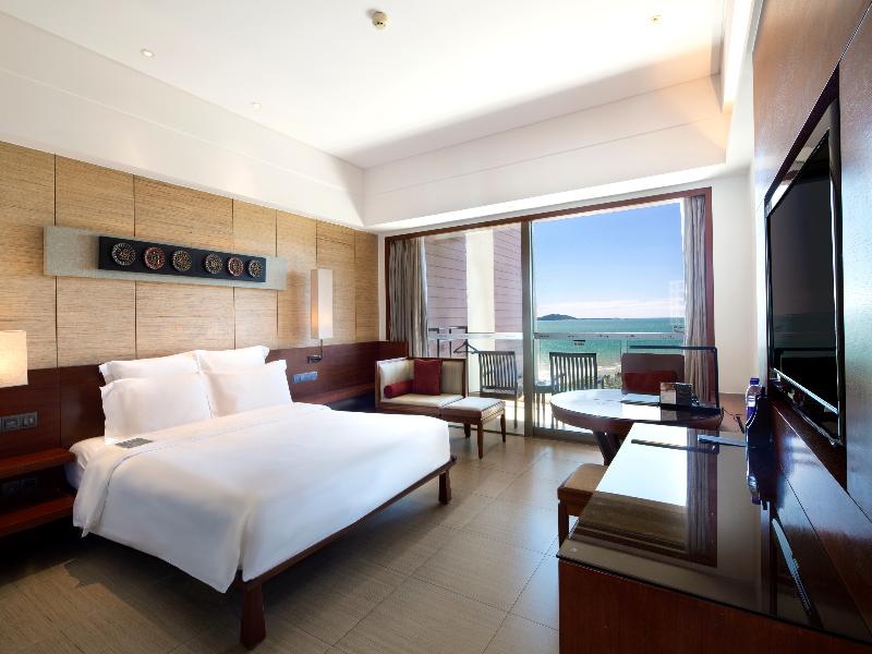 Pullman Oceanview Sanya Bay Resort & Spa image