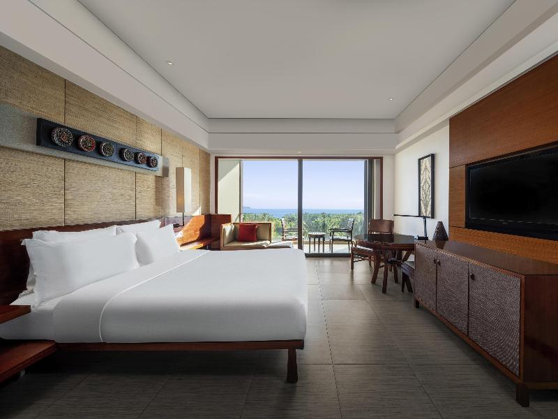 Pullman Oceanview Sanya Bay Resort & Spa image