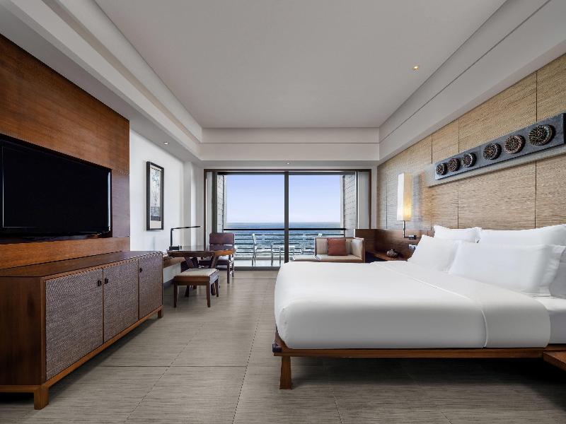 Pullman Oceanview Sanya Bay Resort & Spa image
