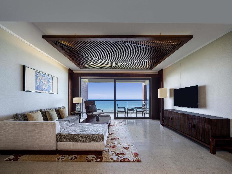 Pullman Oceanview Sanya Bay Resort & Spa image