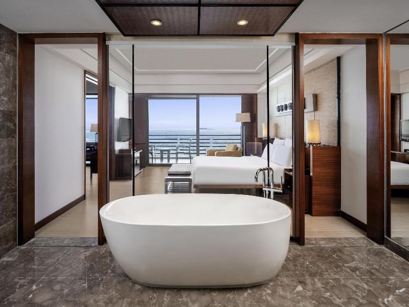 Pullman Oceanview Sanya Bay Resort & Spa image