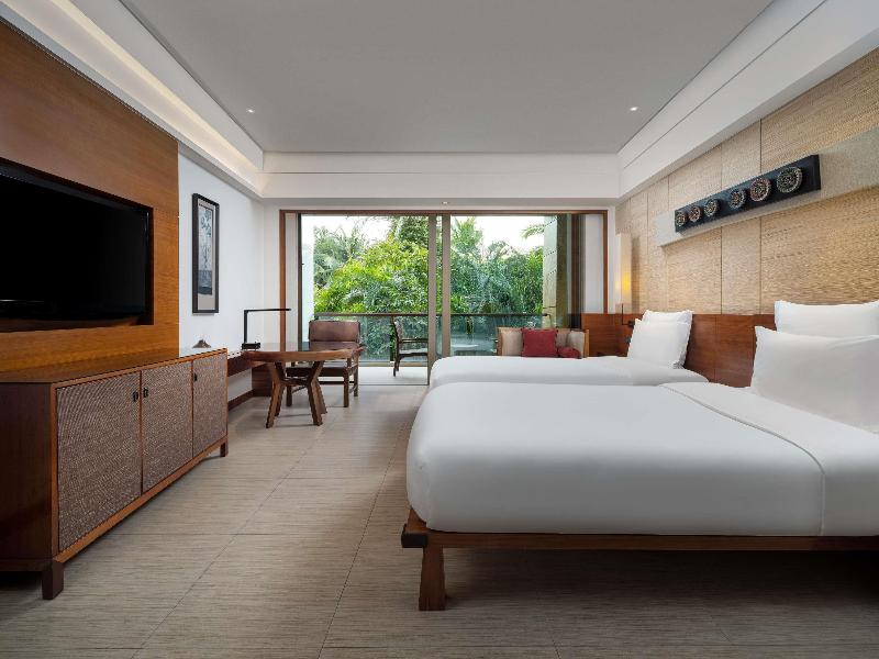 Pullman Oceanview Sanya Bay Resort & Spa image