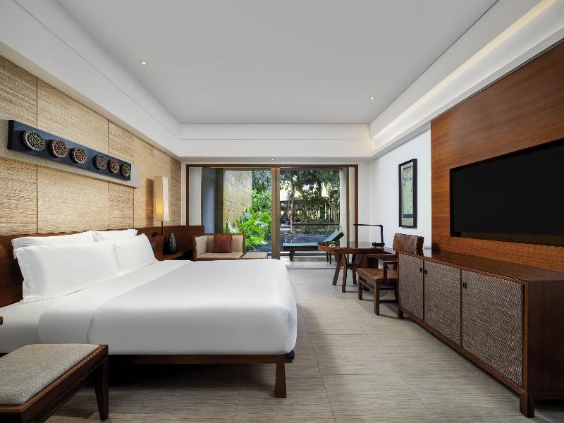 Pullman Oceanview Sanya Bay Resort & Spa image