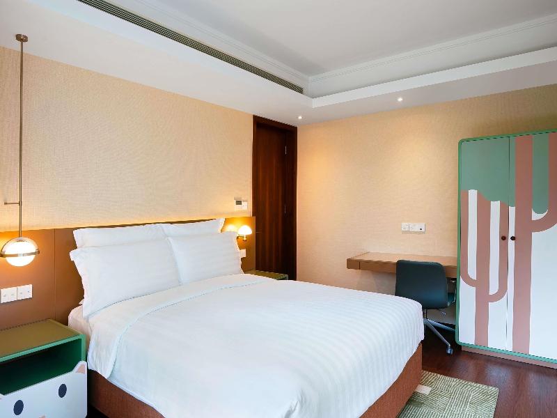 Pullman Oceanview Sanya Bay Resort & Spa image
