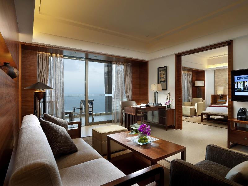 Pullman Oceanview Sanya Bay Resort & Spa image
