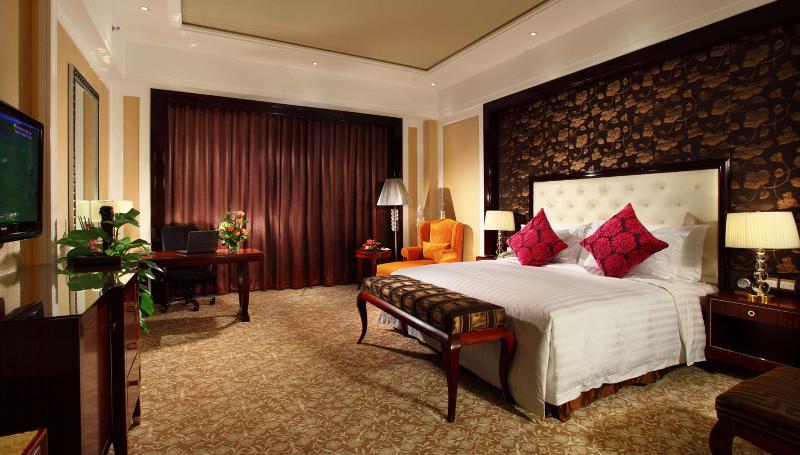 SUITE KING BED SMOKING
