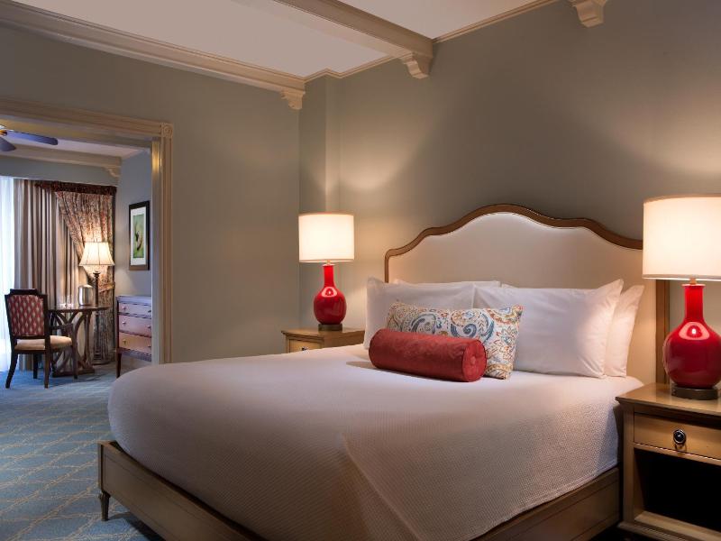 SUITE PREMIUM WITH VIEWS