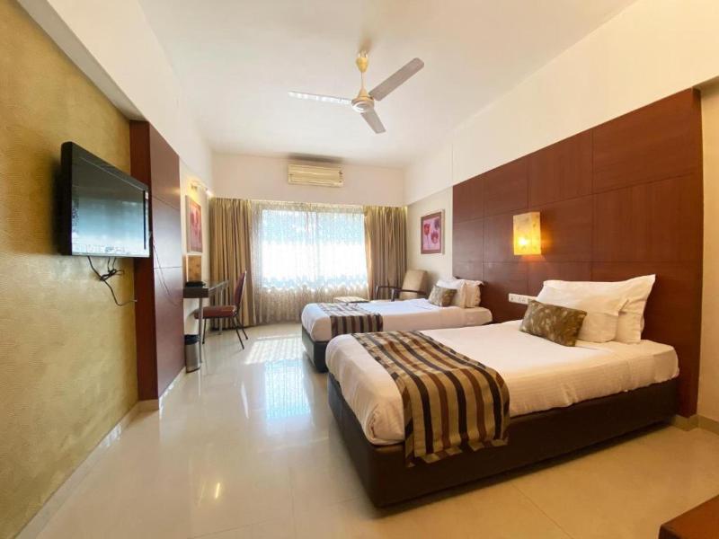 Hotel Park Plaza image
