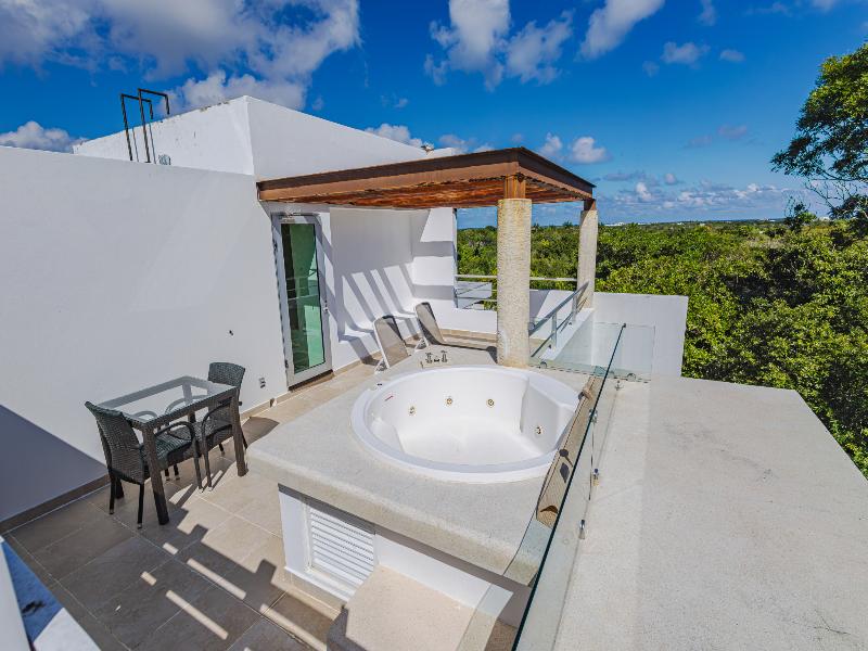 1 King Bed Penthouse Deluxe Single