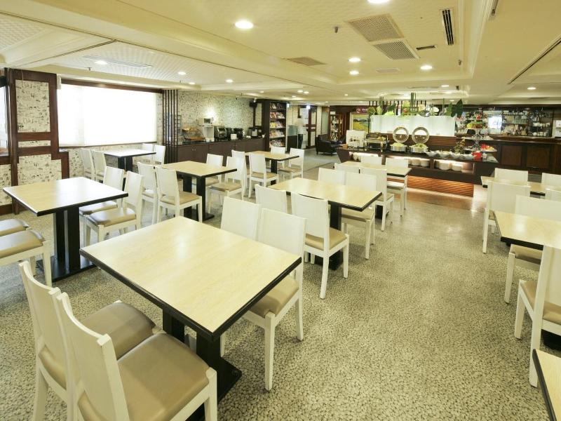 Cambridge Tainan Hotel image