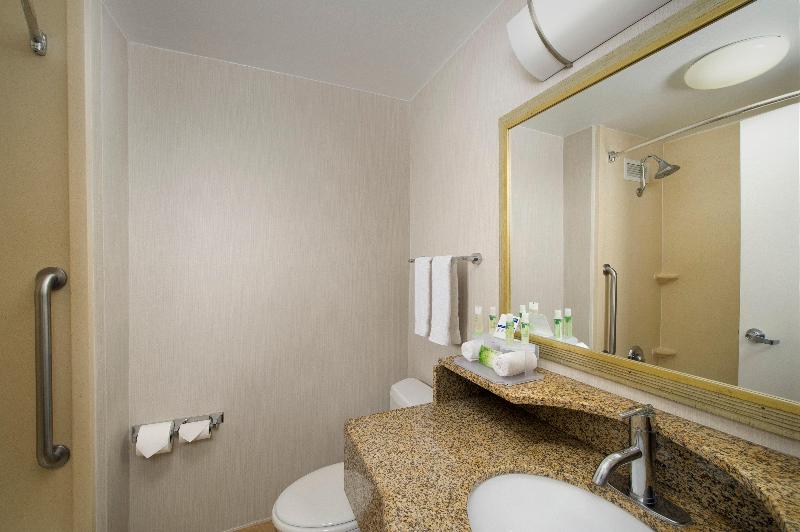 Holiday Inn Express Baltimore at the Stadiums image