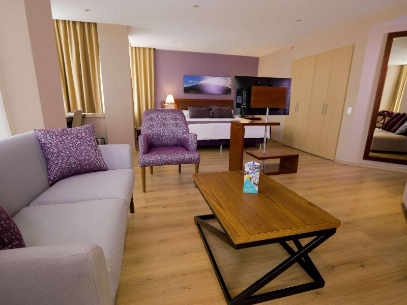 Mercure Alameda Quito image