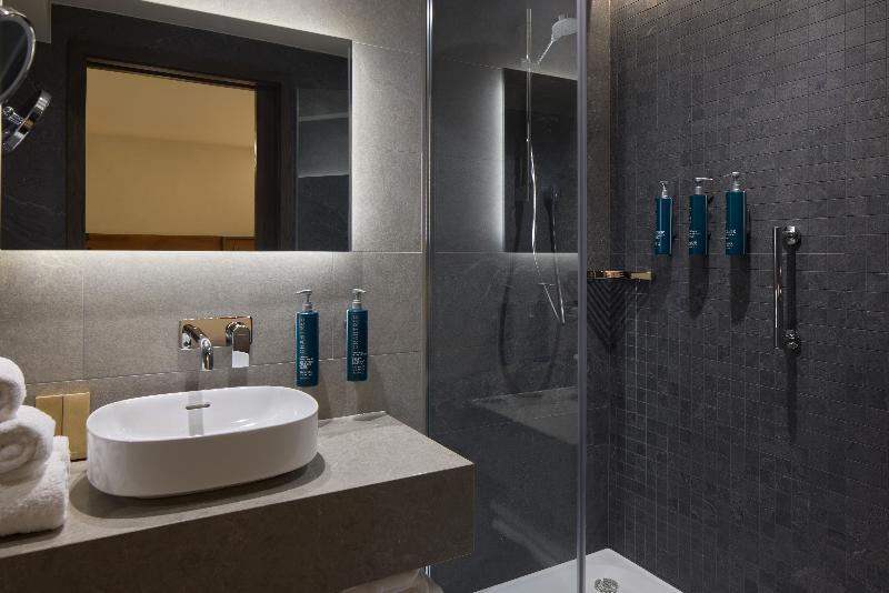 Doubletree By Hilton London - West End image