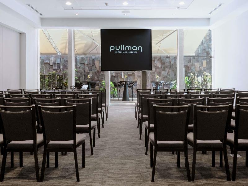 Pullman Lima San Isidro image
