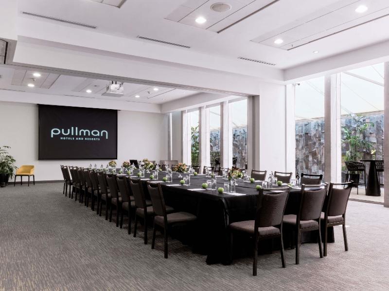 Pullman Lima San Isidro image