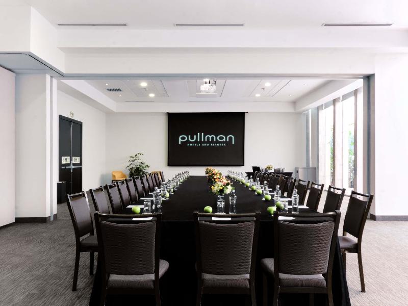 Pullman Lima San Isidro image